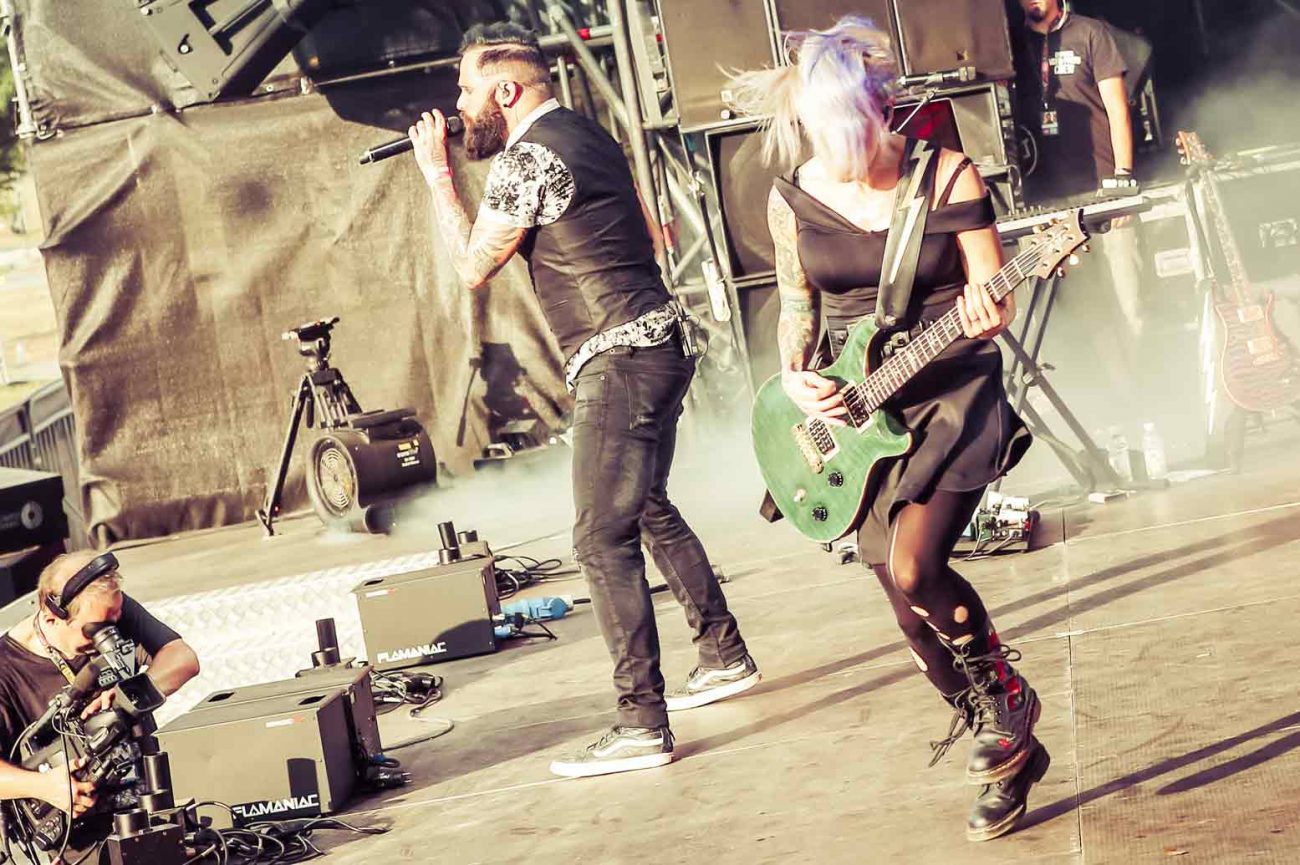 Skillet перевод. Skillet. Skillet 5. John and Korey Skillet. Skillet Sniper.