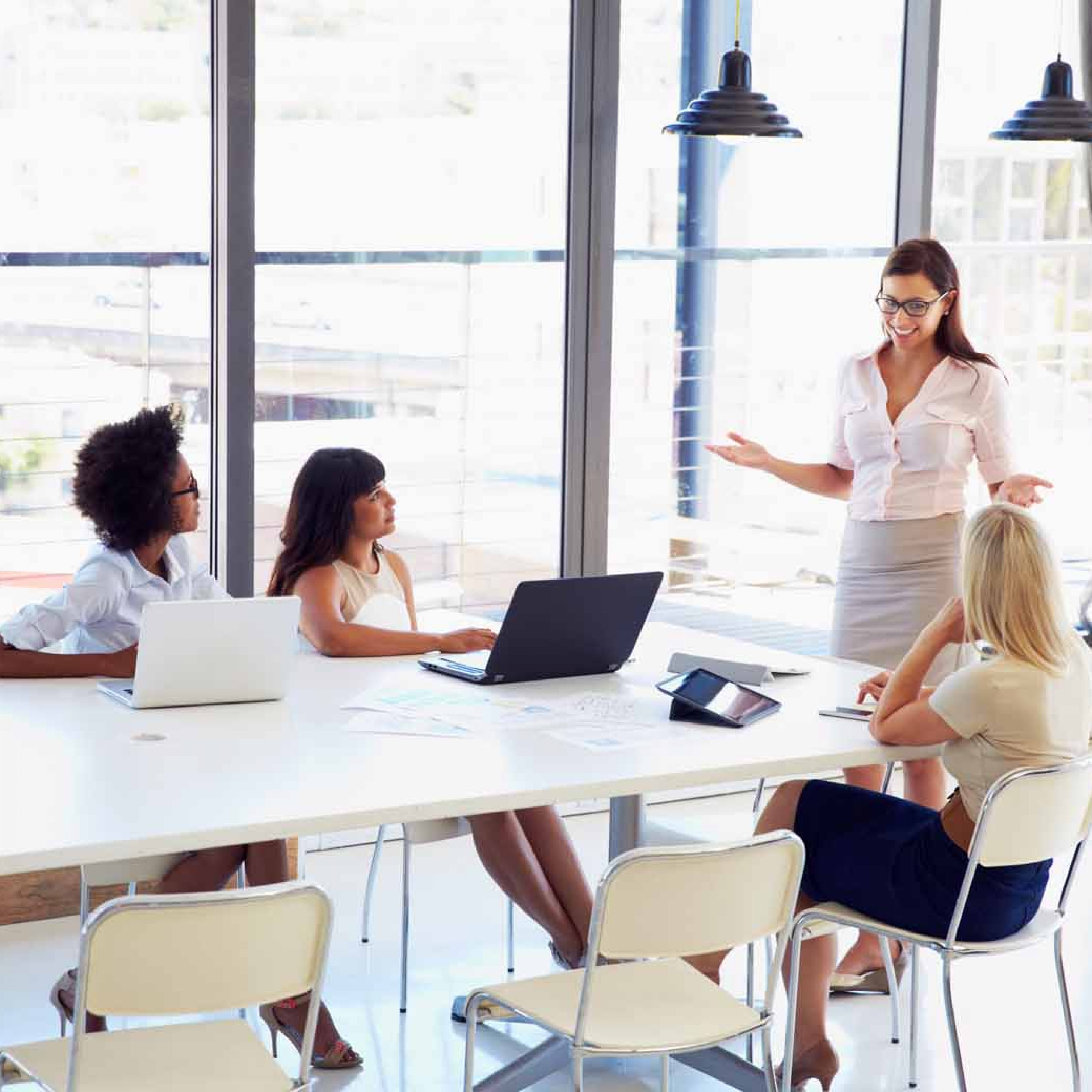 10 Ways to Be a Great Boss and How to Manage Your Team