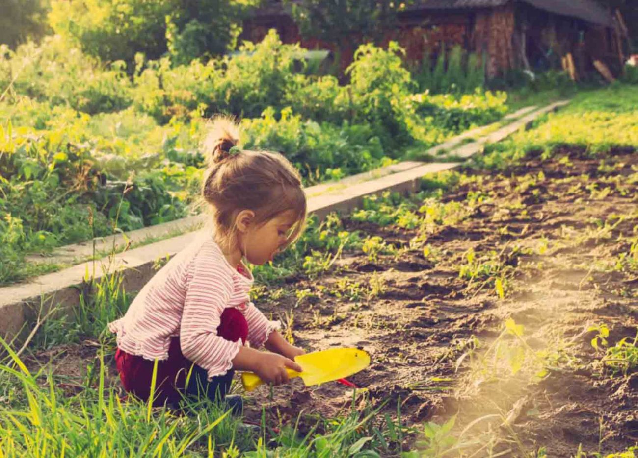 10 Chores Your Young Kids Can (and Should) Do