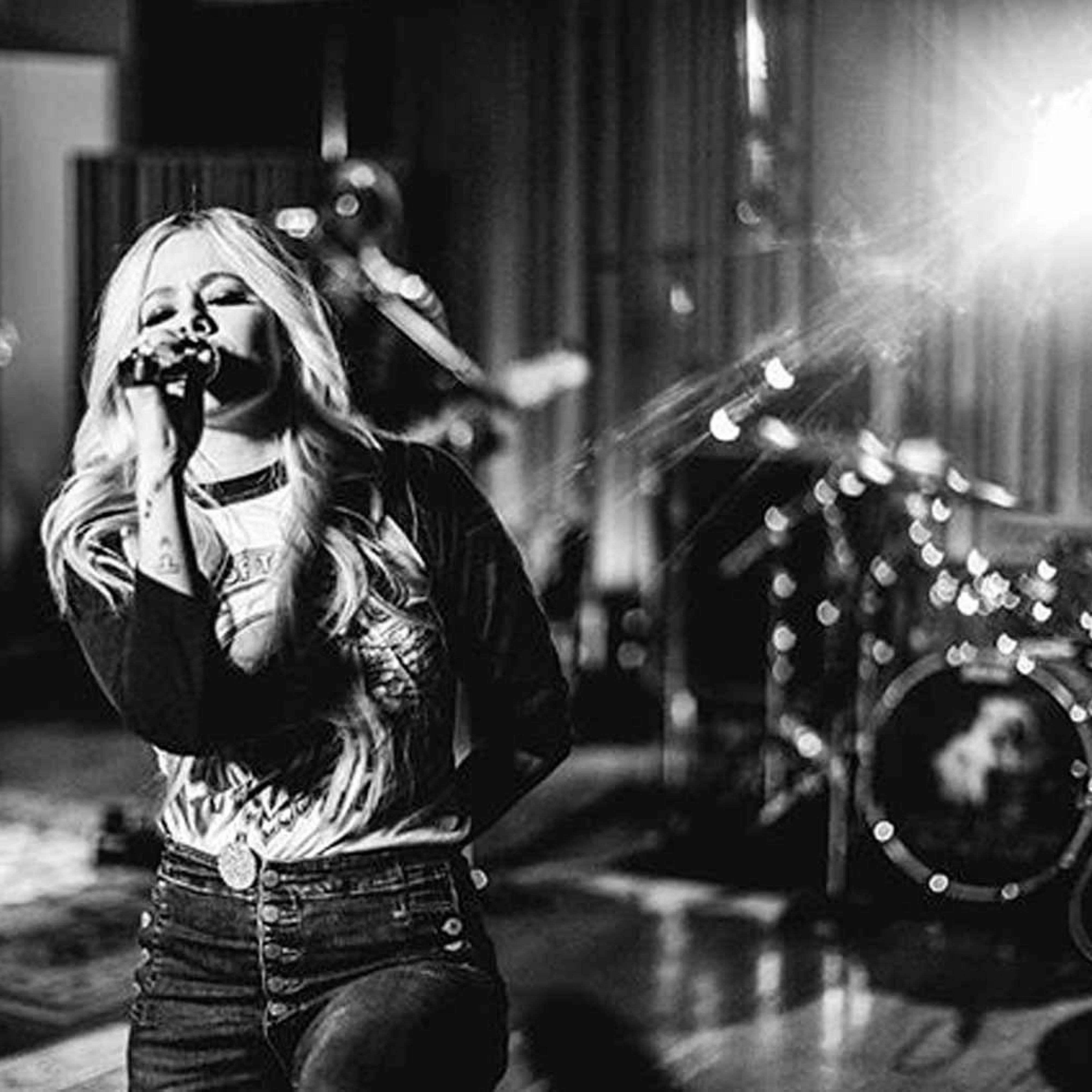 Avril Lavigne’s Powerful Song Is the New Battle Cry for People in Pain